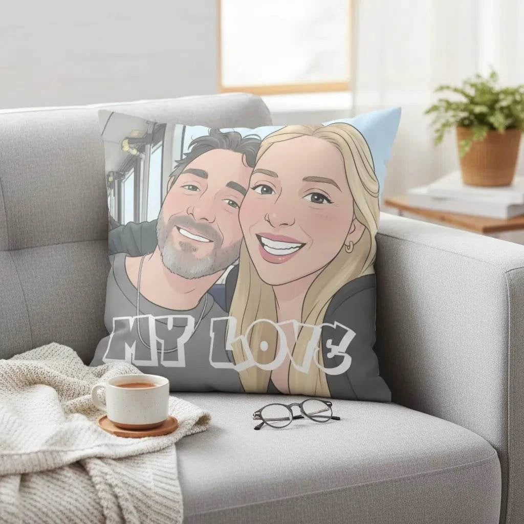 כרית נוי בעיצוב אישי עם הדפס קריקטורה זוגית ומחיאת אהבה MY LOVE על ספה באווירה ביתית