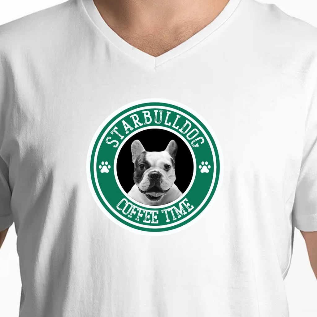 חולצה - STAR COFFEE Mחולצה - STAR COFFEEחולצה T מודפסת בעיצוב STAR COFFEE. ניתן להעלות תמונה של כלב או חתול והתוכנה תסיר את הרקע אוטומטי (הופך את התמונה לשחור לבן). ניתן להוסיף משפט עליון ומשפט תחתון אונליT-SHIRT