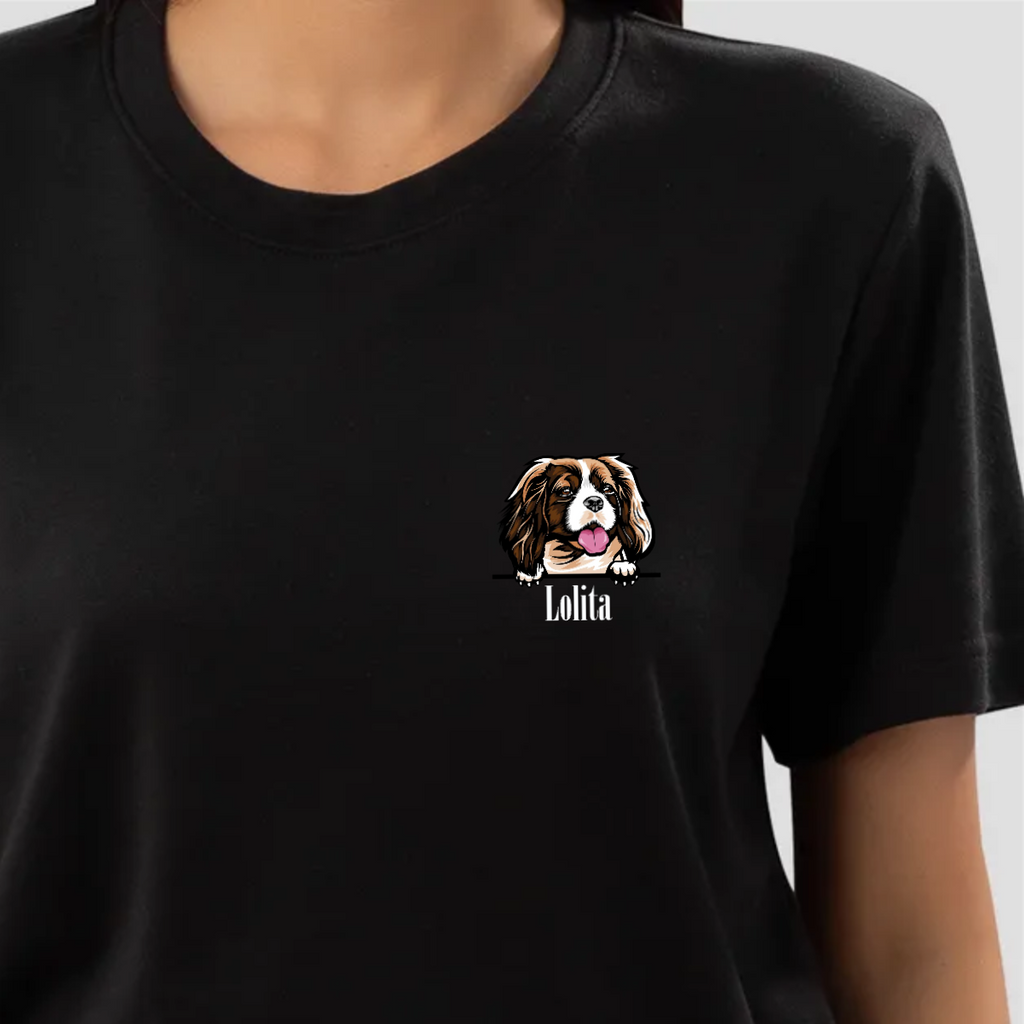 חולצה My dog pocketחולצה Myחולצה T מודפסת בעיצוב My dog pocket. ניתן לבחור את סוג וגזע הכלב, להוסיף שם ומשפט לבחירה אונליין.T-SHIRT
