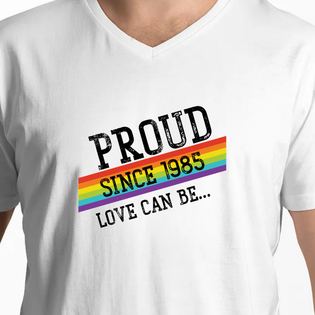 חולצה - PROUD Mחולצה - PROUDחולצה T מודפסת בעיצוב PROUD LGBT. ניתן לבחור את סוג העיצוב, להוסיף 2 משפטים בהתאמה אישית (באנגלית) אונליין.T-SHIRT