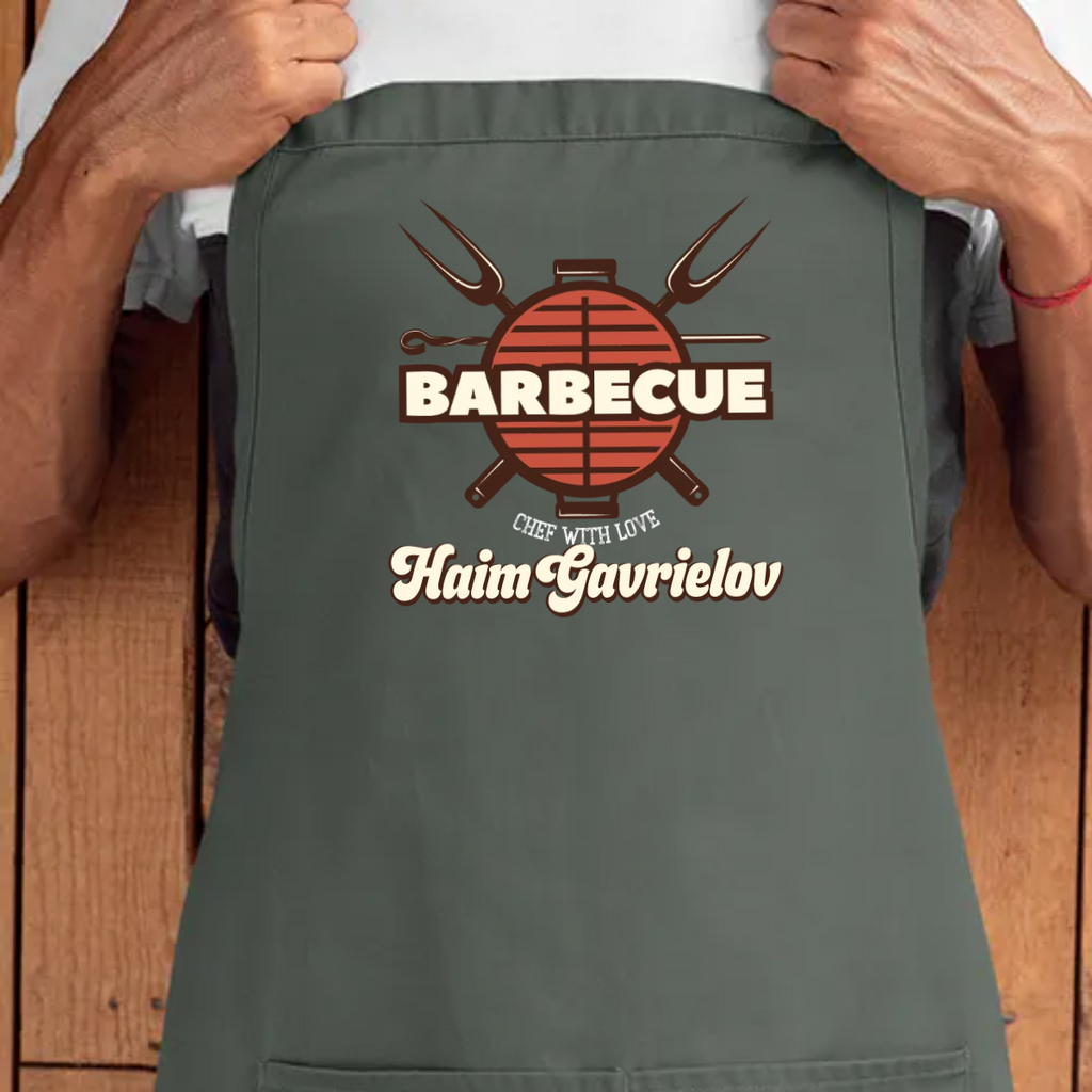 סינר BBQ HOTסינר BBQ HOTסינר שלם כותנה בצבעים שחור, לבן ואפור. כולל הדפס לגבר המבשל. הדפסת איור שך מנגל מעוצב BBQ. ניתן להוסיף שם וטקסט חופשי לעיצוב אונליין.