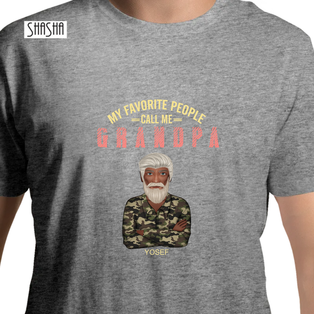 חולצה CALL ME GRANDPAחולצה CALLחולצה T בעיצוב  CALL ME GRANDPA. מודפסת בעיצוב קריקטורה (הסבא האגדי שלכם) בהתאמה אישית. ניתן לשנות את הדמות, להוסיף שם ולבחור צבע פונט אונליין.
