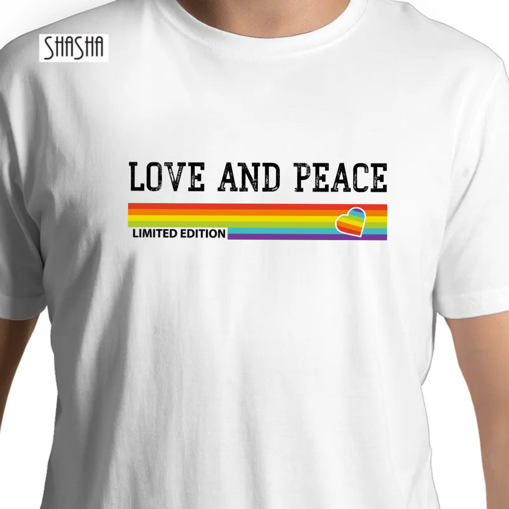 חולצה LGBT LIMITED EDITIONחולצה LGBT LIMITED EDITIONקבלו חולצת T מודפסת בעיצוב הדגל של קהילת הלהט”ב. ניתן להוסיף משפט באנגלית אונליין.דרך יצירתית ומגניבה לבטא את התמיכה והגאווה בקהילה.